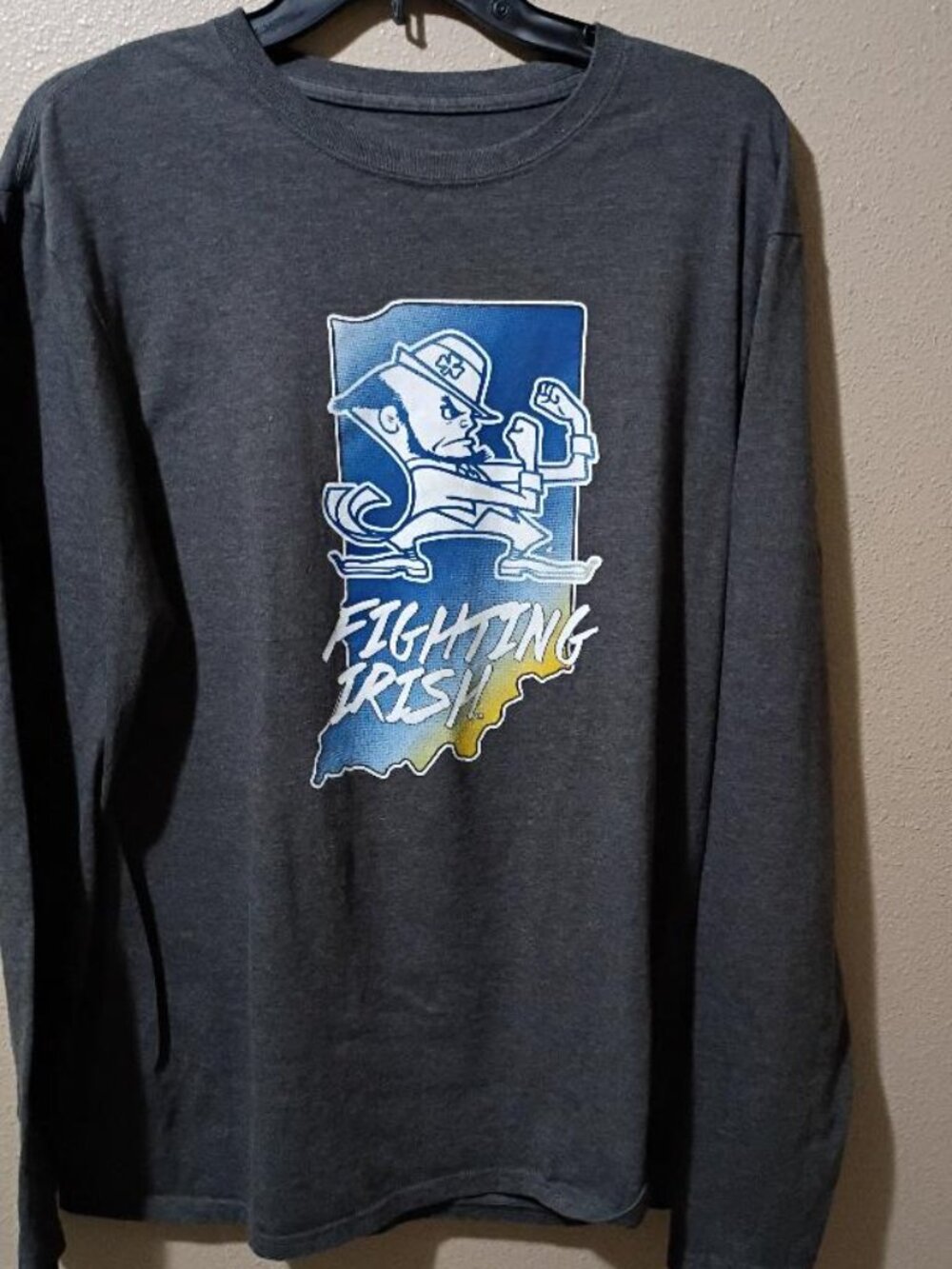 NOTRE DAME Fighting Irish long-sleeved t-shirt - Gray/Large by Captivating
